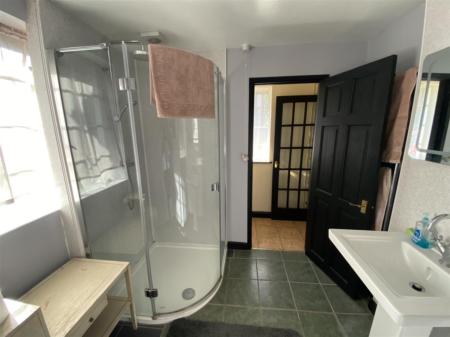 SHOWER ROOM